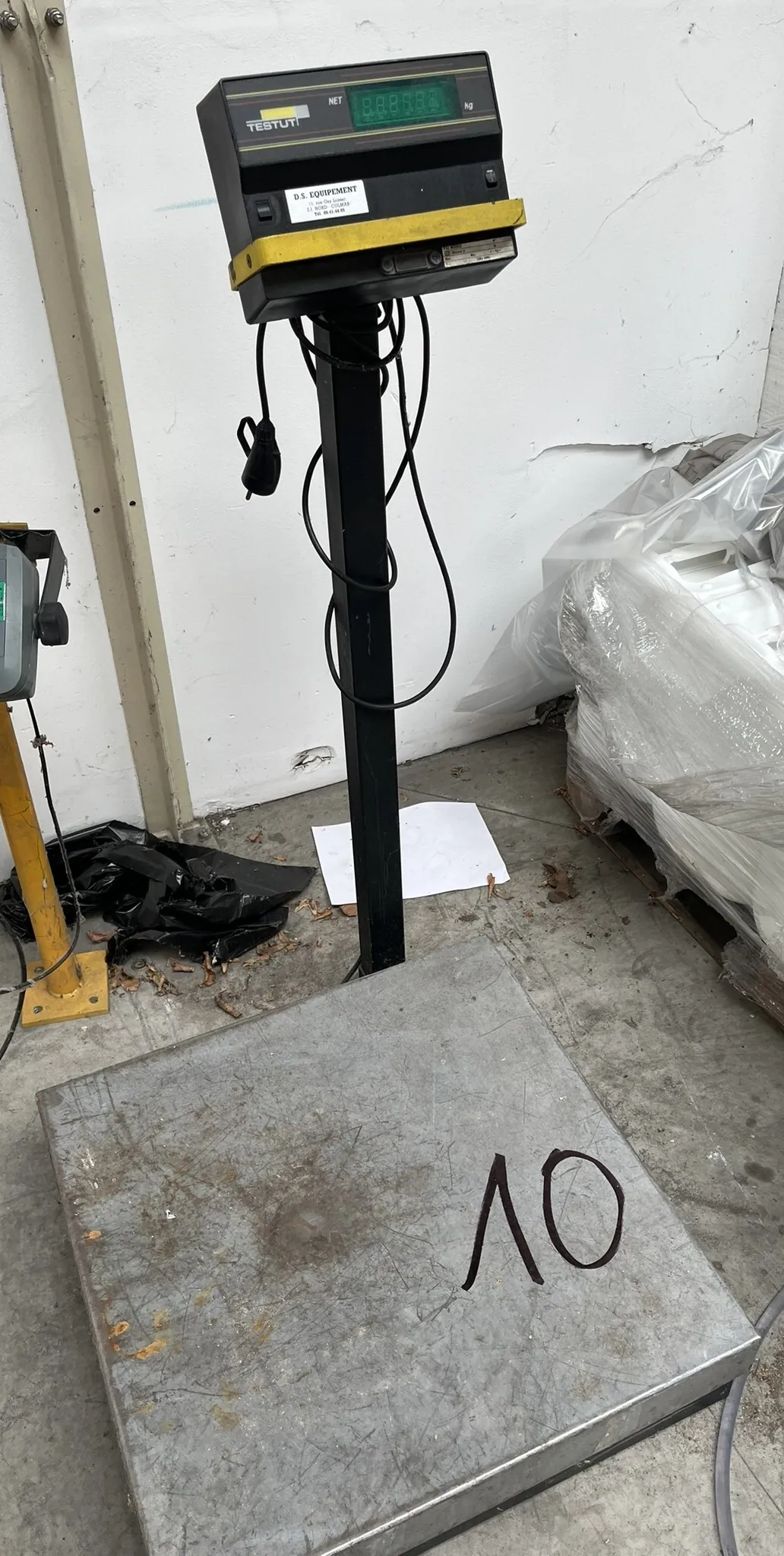 Lot n°10 - Balance TESTUT affichage digital, charge minimale 25 kg, charge maximale 300 kg ( DOLLER )