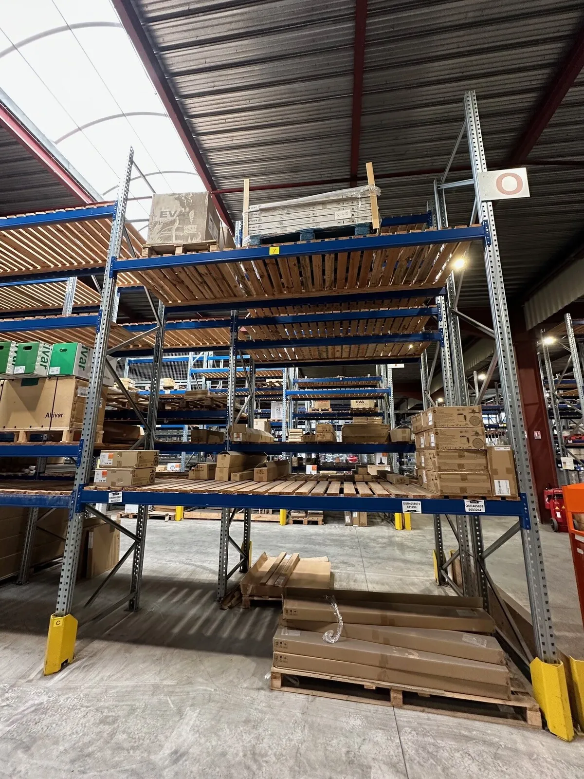 Lot n°195 - Stock Lum : Etanche 33 W IP66 ( 48 x ), Dalles 36 W ( 17 x ) High Bay 147/155 W IP65 ( 12 au total ), SubstiTUBE Led ( 120 x )