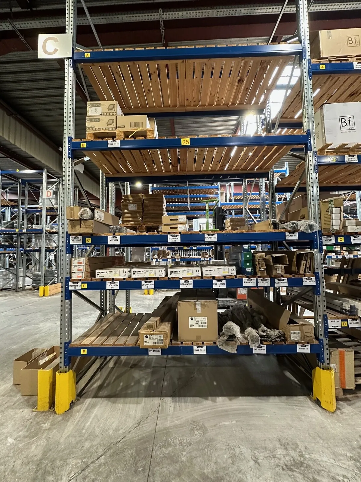 Lot n°199 - Stock Lum : Projecteurs 80/150W dimmables ( 11 au total ), projecteurs Led 53 à 118 W ( 4 au total ) + divers