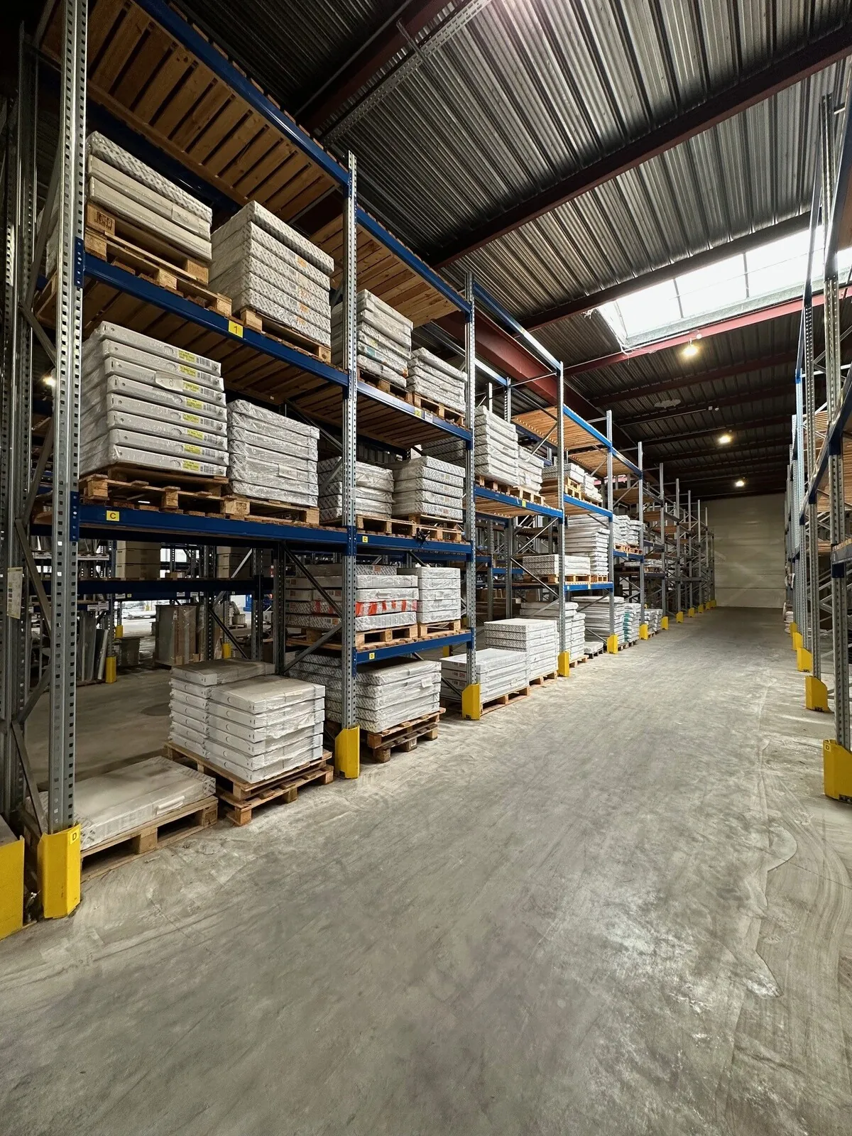 Lot n°202 - Stock Chauff : Radiateurs à eau chaude STELRAD ( 267 x )