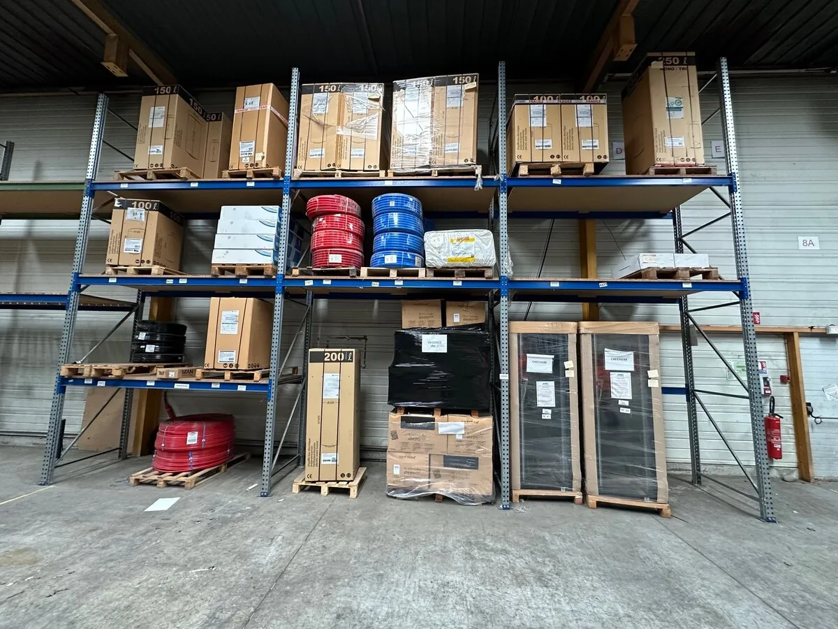 Lot n°215 - Stok Chauff/San : Chauffe eau électrique, toilettes + divers ( 21 x )