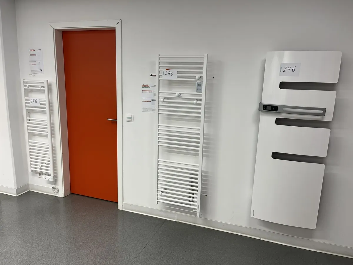 Lot n°246 - Ensemble : 3 Radiateurs sèche serviettes ATLANTIC 1750 W et 500 W l 560 H 1500 / l 500 H 1600 / l 400 H 1240