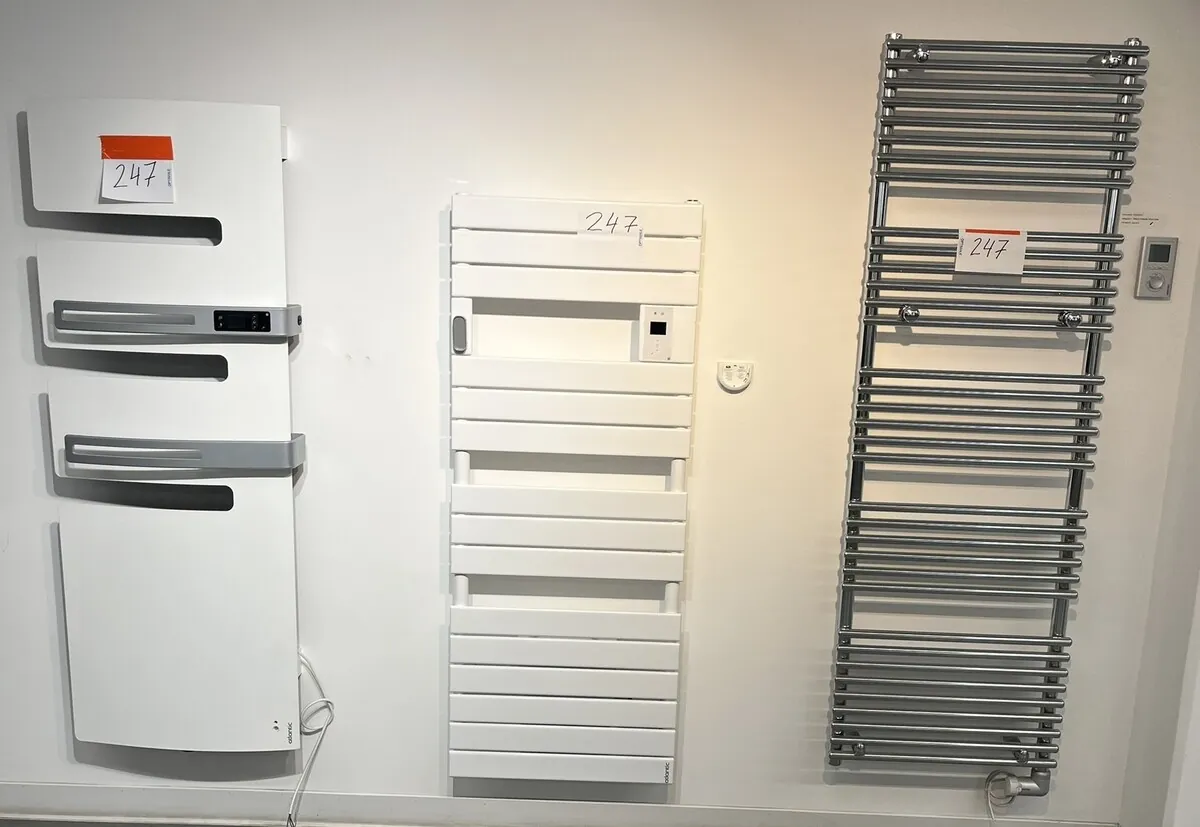 Lot n°247 - Ensemble : 3 Radiateurs sèche-serviettes ATLANTIC 750 et 1750 W Chrome l 560 H1650 / l 560 H1400 / l 560 H 1500