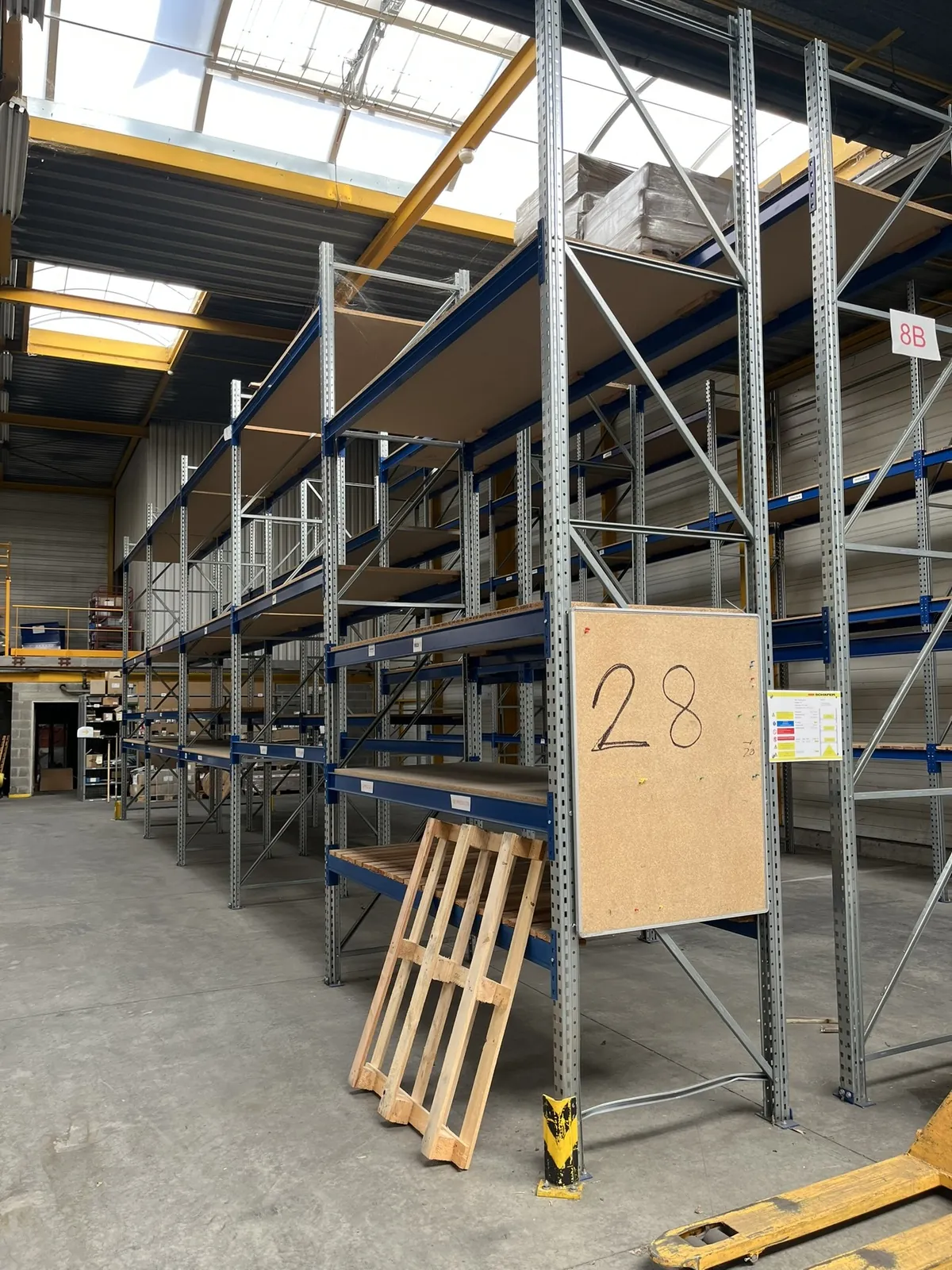 Lot n°28 - Rack à charges lourdes: 12 Échelles Hauteur 4,6 M, 34 Lisses Longueur 2,70 M longueur totale 30 M ( DOLLER )