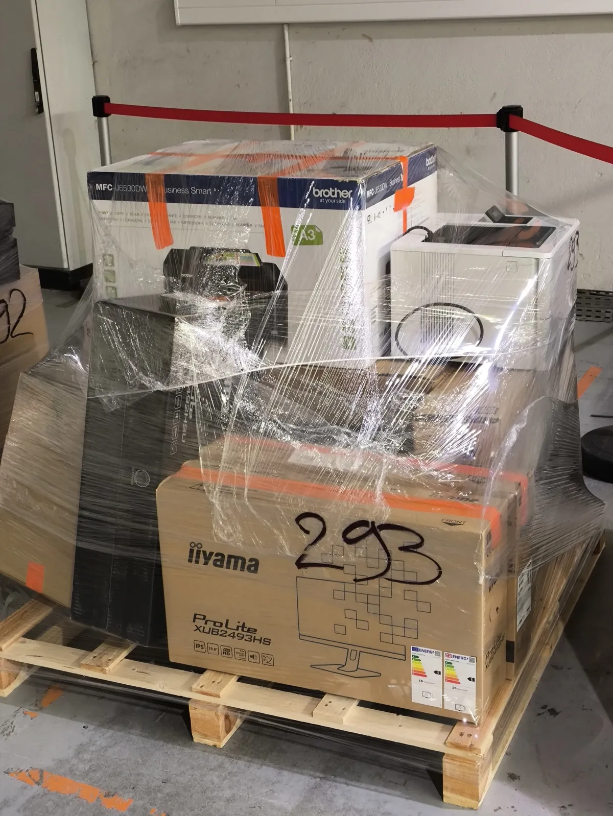 Lot n°293 - PC tout en un OPTIPLEX avec clavier/souris + écrans IIYAMA ( 4 x ), imprimantes/télécopieurs jet d'encre/laser HP/Brother A3/A4 ( 2 au total )