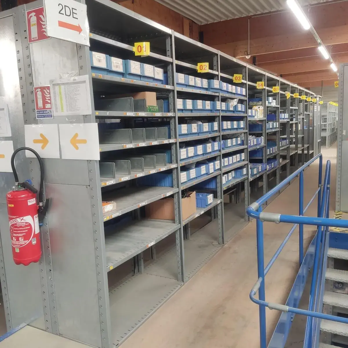 Lot n°339 - : Binder- connecteur M IP67 ( 215 m au total ), WAGO borne rigide de passage/de protection/autre de 1 à 70 mm² (1870 au total ), bloc de jonction série A/Z/W/SAK à ressort/ vissé ( 2140 au total ) + divers