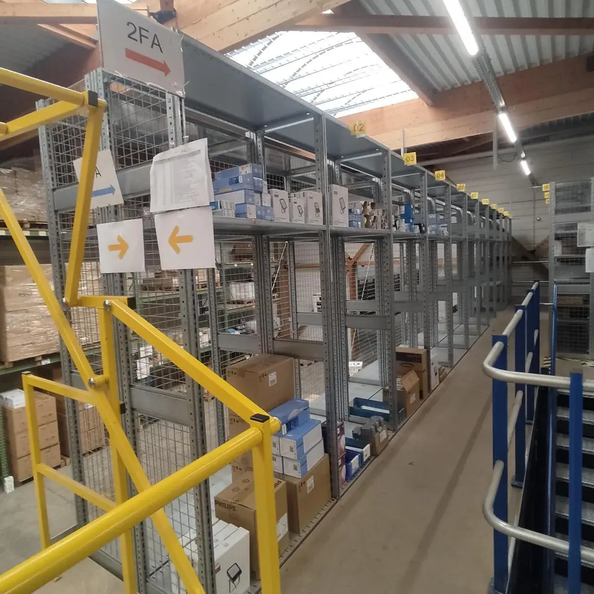 Lot n°354 - Stock Lum : PHILIPS - Trueforce Urban Core Led E27/40 de 36 à 100 W ( 31 au total ), ballast électronique/ferromagnétique ( 36 au total ) + éclairage divers