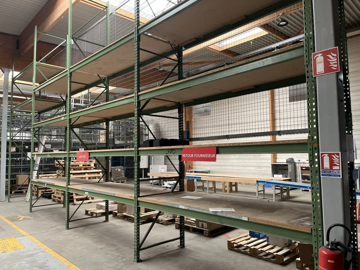 Lot n°370 - Rack vert charges lourdes, environs 50 ML Hauteur échelles 4700 L de lisses 2700