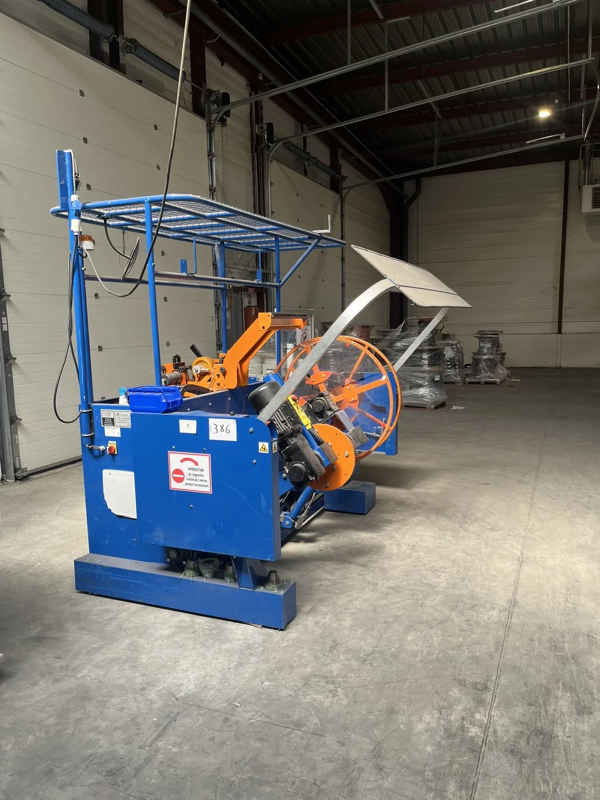Lot n°386 - Dérouleuse/ Enrouleuse tourets et couronnes BOBICAR-2R année 2016, Machine équipée : dispositif de mesures, trancannage, ensemble de la machine sur plateforme multidirectionnelle et motorisée