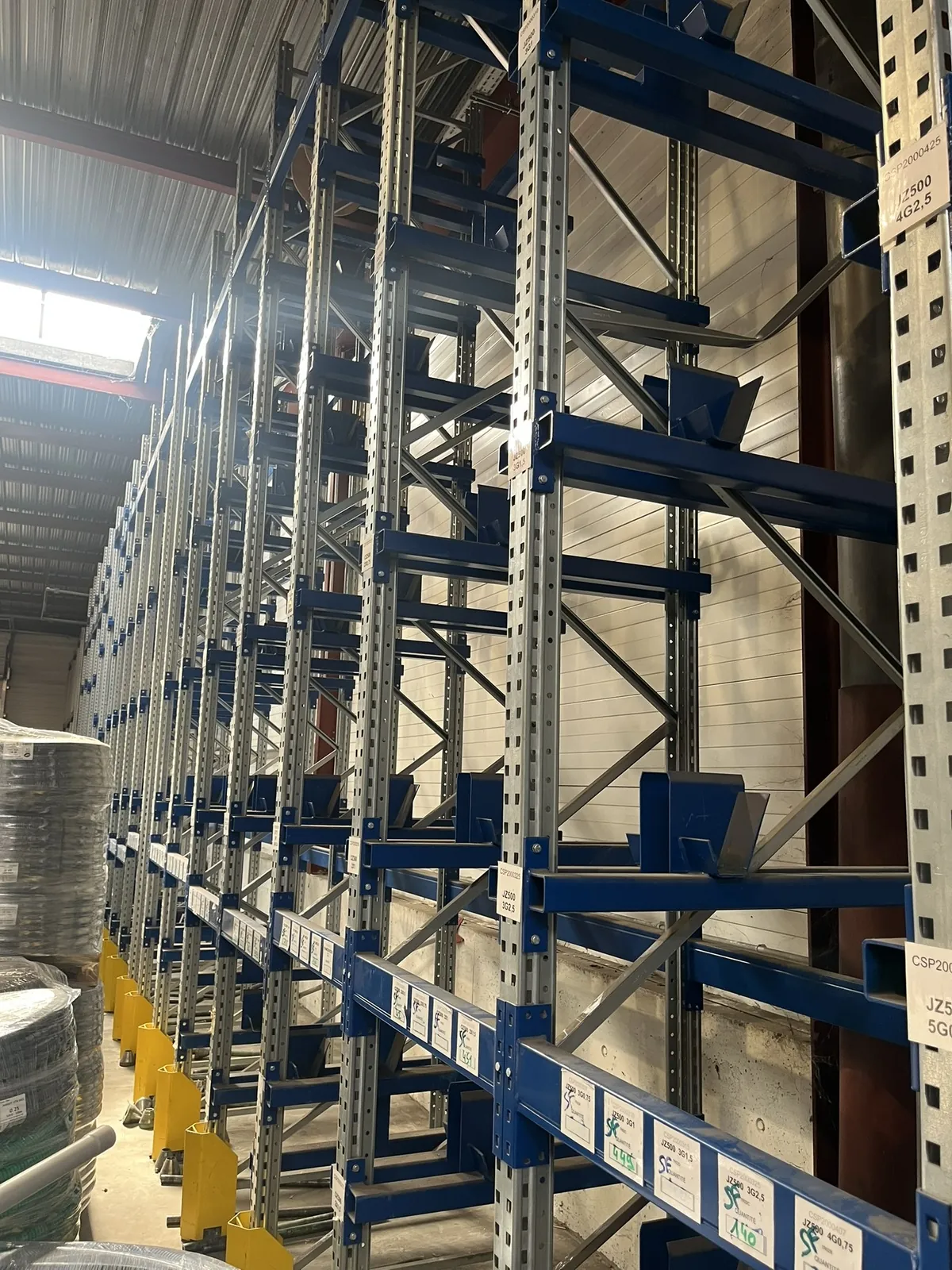 Lot n°387 - Rack spécial tourets de 750 à 1000 mm, 30 échelles H 5500 ( 33 emplacements tourets de 1 M et 102 emplacements tourets de 750 mm )