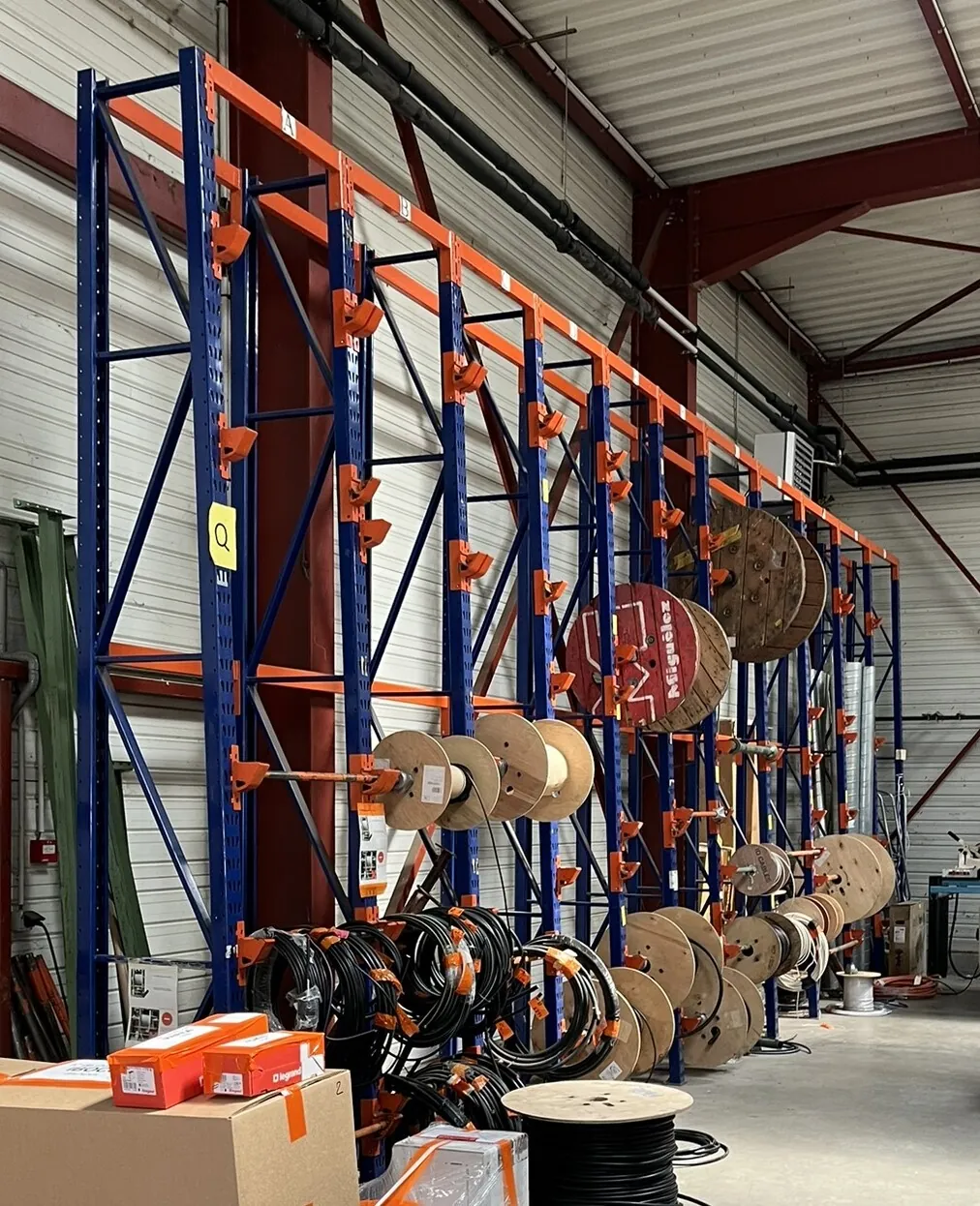 Lot n°57 - Racks de stockage à palettes : 28 échelles et 56 largeurs de 2 m, 12 racks à tourets sur 6 échelles (Site Electis de Colmar, 16 rue des frères Lumières Commissaires de Justice : Selarl GROB GUALLAR 5, place du 2 février- 68000 Colmar)