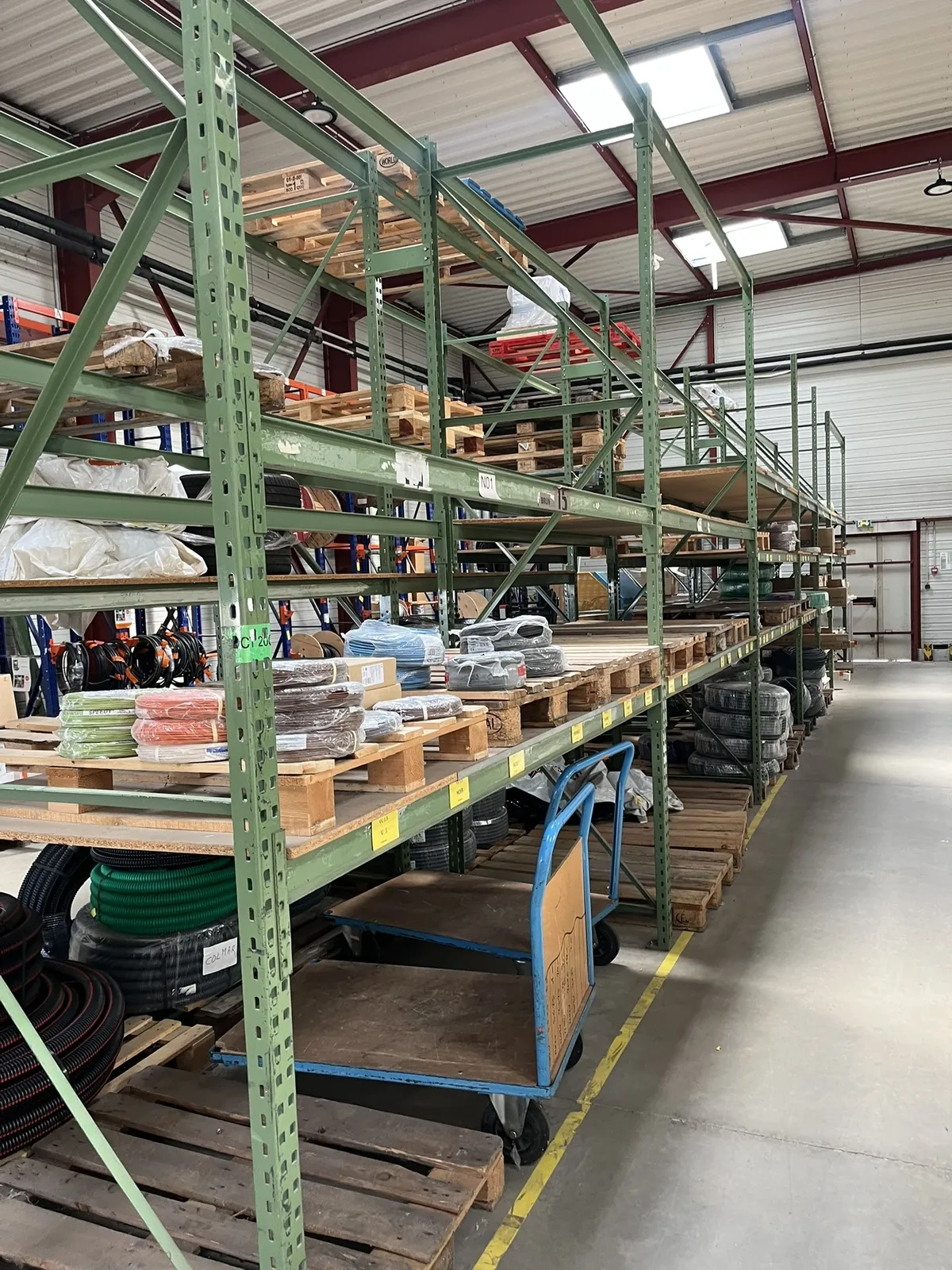 Lot n°57 - Racks de stockage à palettes : 28 échelles et 56 largeurs de 2 m, 12 racks à tourets sur 6 échelles (Site Electis de Colmar, 16 rue des frères Lumières Commissaires de Justice : Selarl GROB GUALLAR 5, place du 2 février- 68000 Colmar)