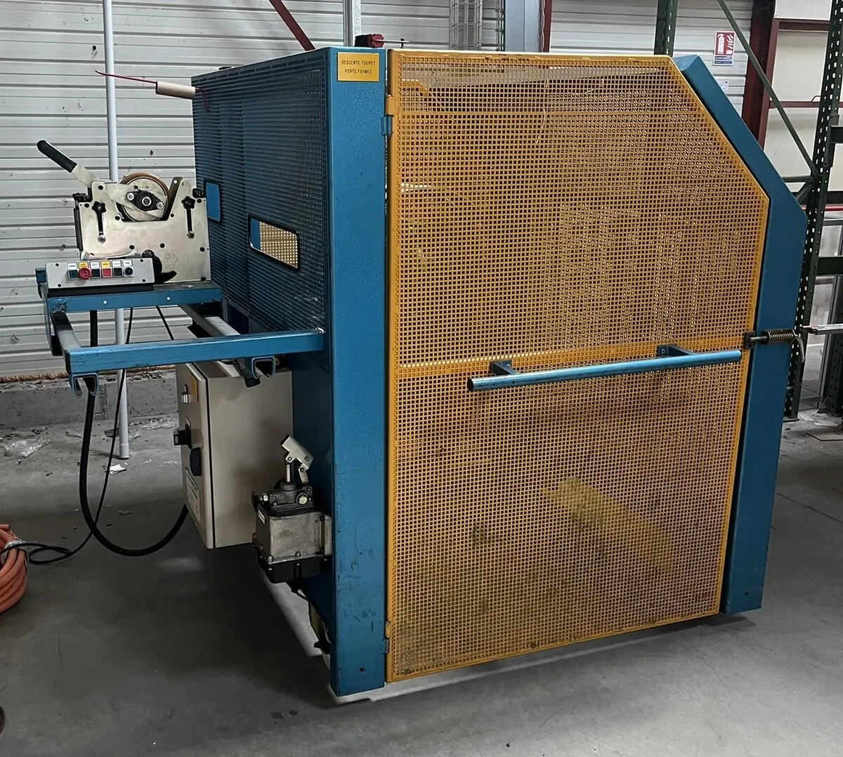 Lot n°61 - Machine coupe câble (Site Electis de Colmar, 16 rue des frères Lumières Commissaires de Justice : Selarl GROB GUALLAR 5, place du 2 février- 68000 Colmar)