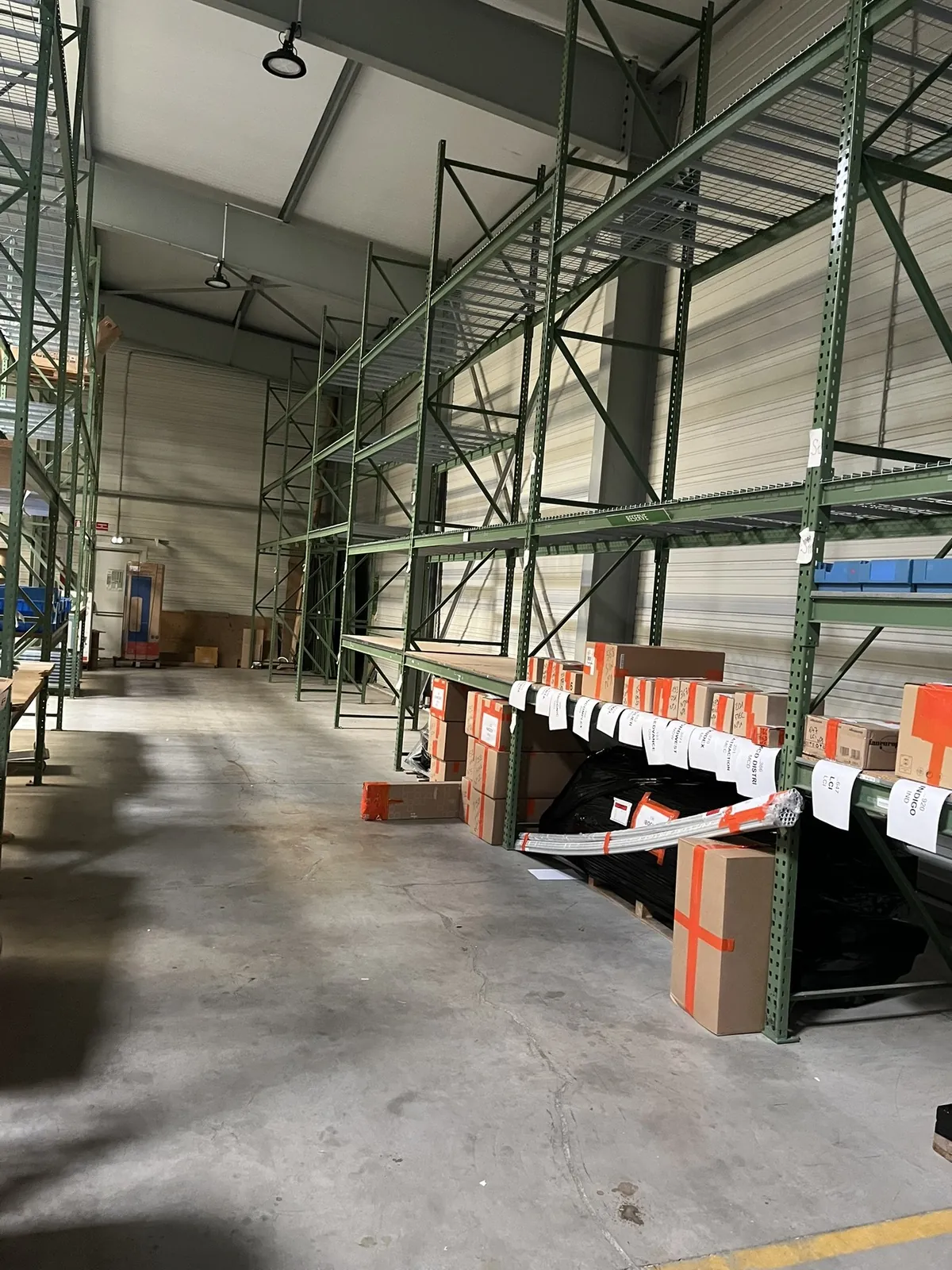 Lot n°66 - Racks de stockage à palettes :29 échelles et 65 largeurs de 2 m et 30 racks à tourets dur 12 échelles ( Site Electis d’Epinal, 19 rue des Rapailles Commissaires de Justice : Angle Droit Vosges 2 place Jeanne D’arc - 88000 Epinal)