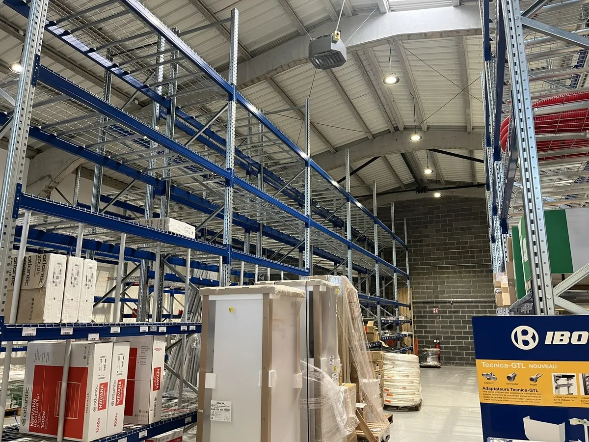 Lot n°74 - Racks de stockage à palettes : 23 échelles et 86 largeurs de 2 m, 28 racks à tourets sur 8 échelles (Site Electis de Lesquin, 264 rue de la Haie Plouvier Commissaires de Justice : SCP ROY LEMOINE GALY 13 rue Haddock - 59 650 Villeneuve d’Ascq)