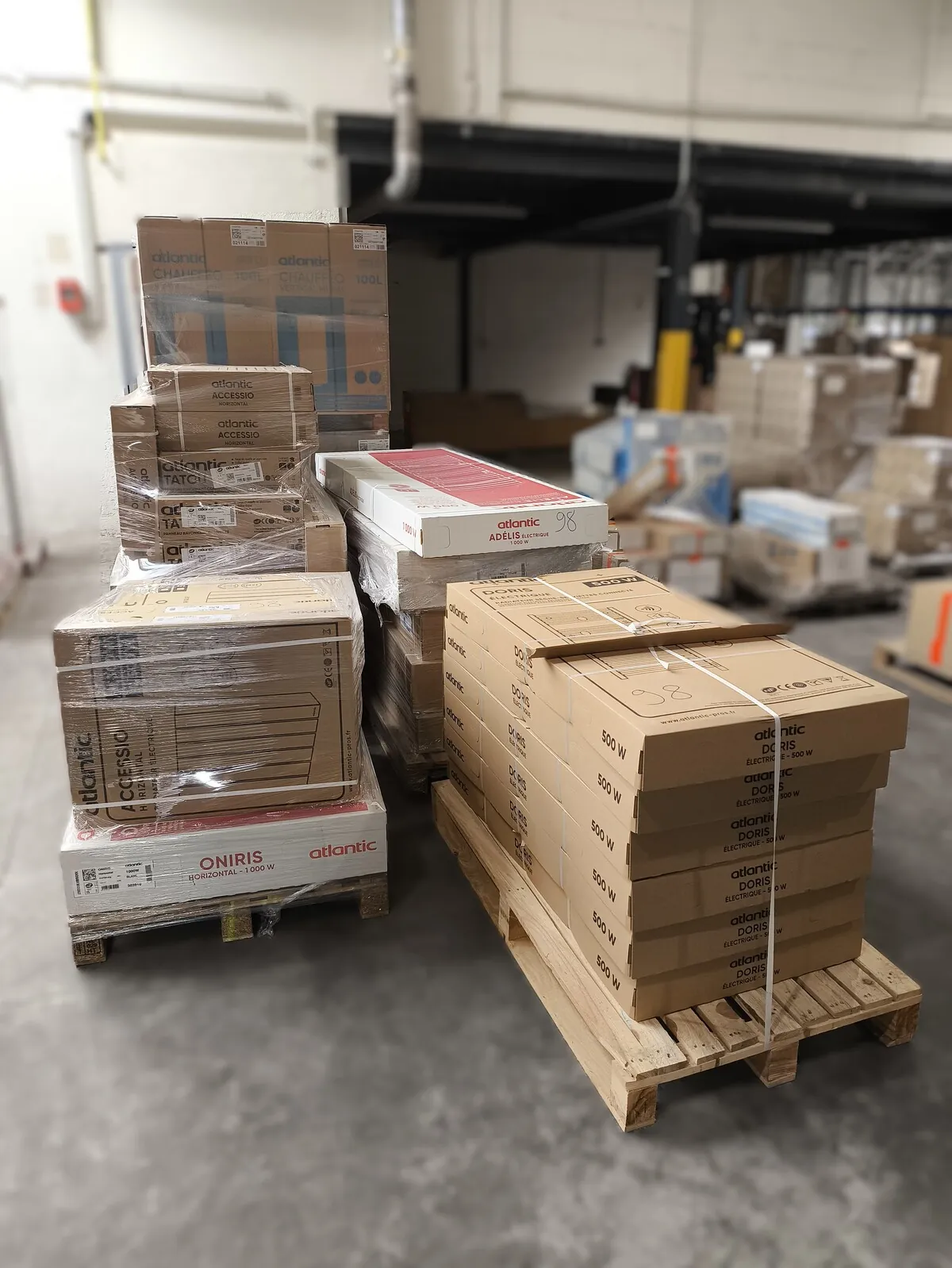 Lot n°98 - Stock Chauf : ATLANTIC - chauffe-eau CHAUFFÉO +/CHAUFFÉO de 100 à 300 L ( 12 au total ), convecteurs accessio/oniris/tatou de 500 à 2000 W, ( 21 au total ) radiateur sèche serviette DORIS/ADELIS/SERENIS/NIRVANA de 500 à 2000 W ( 11 au total )